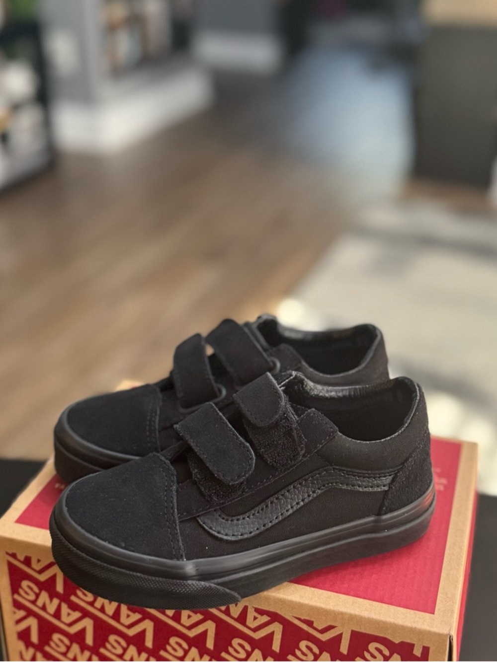 New VANS Kids Black Suede Velcro Shoes sz11c
